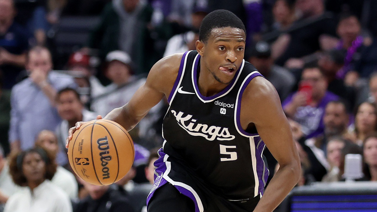 雷霆翻盘深圳队,福克斯扛起全队 雷霆翻盘深圳队,福克斯扛起全队