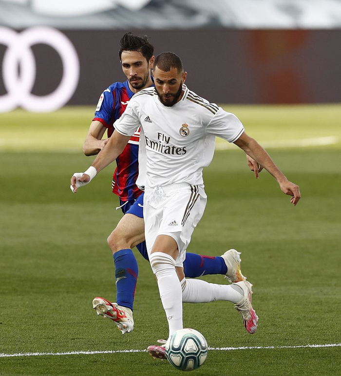 英格兰轻取乌克兰，本泽马带队取胜