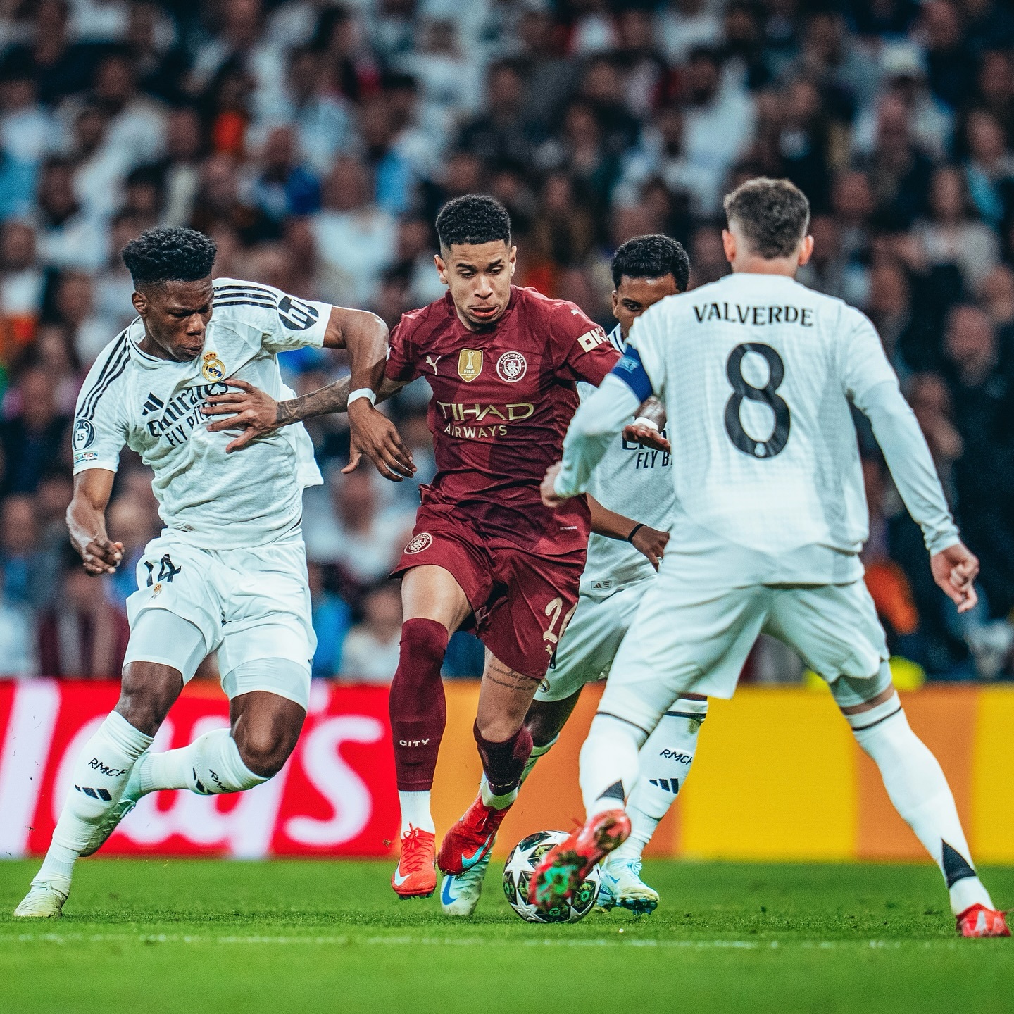 曼城碾压巴萨,加维点燃赛场 曼城碾压巴萨,加维点燃赛场