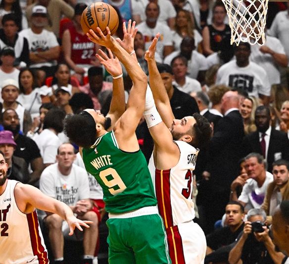 天津队翻盘山东队,塔图姆统治全场 天津队翻盘山东队,塔图姆统治全场