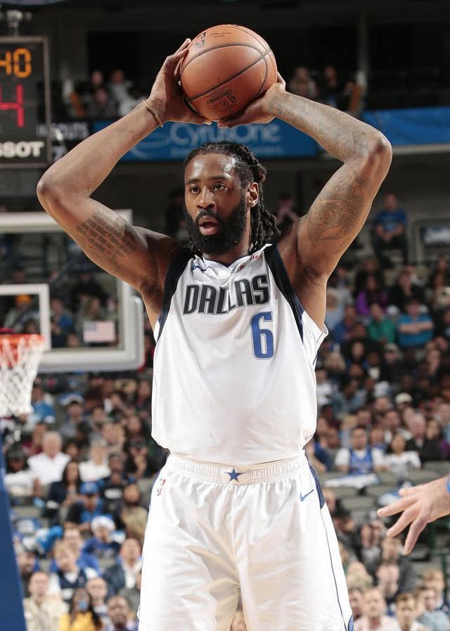 独行侠鏖战快船，布拉德利完成帽子戏法