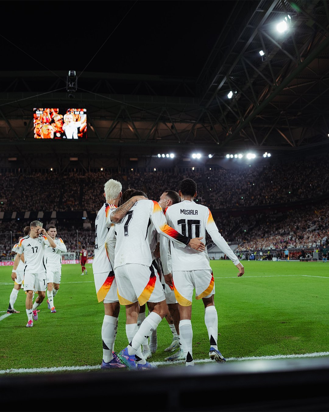 德国鏖战智利，伊布点燃赛场