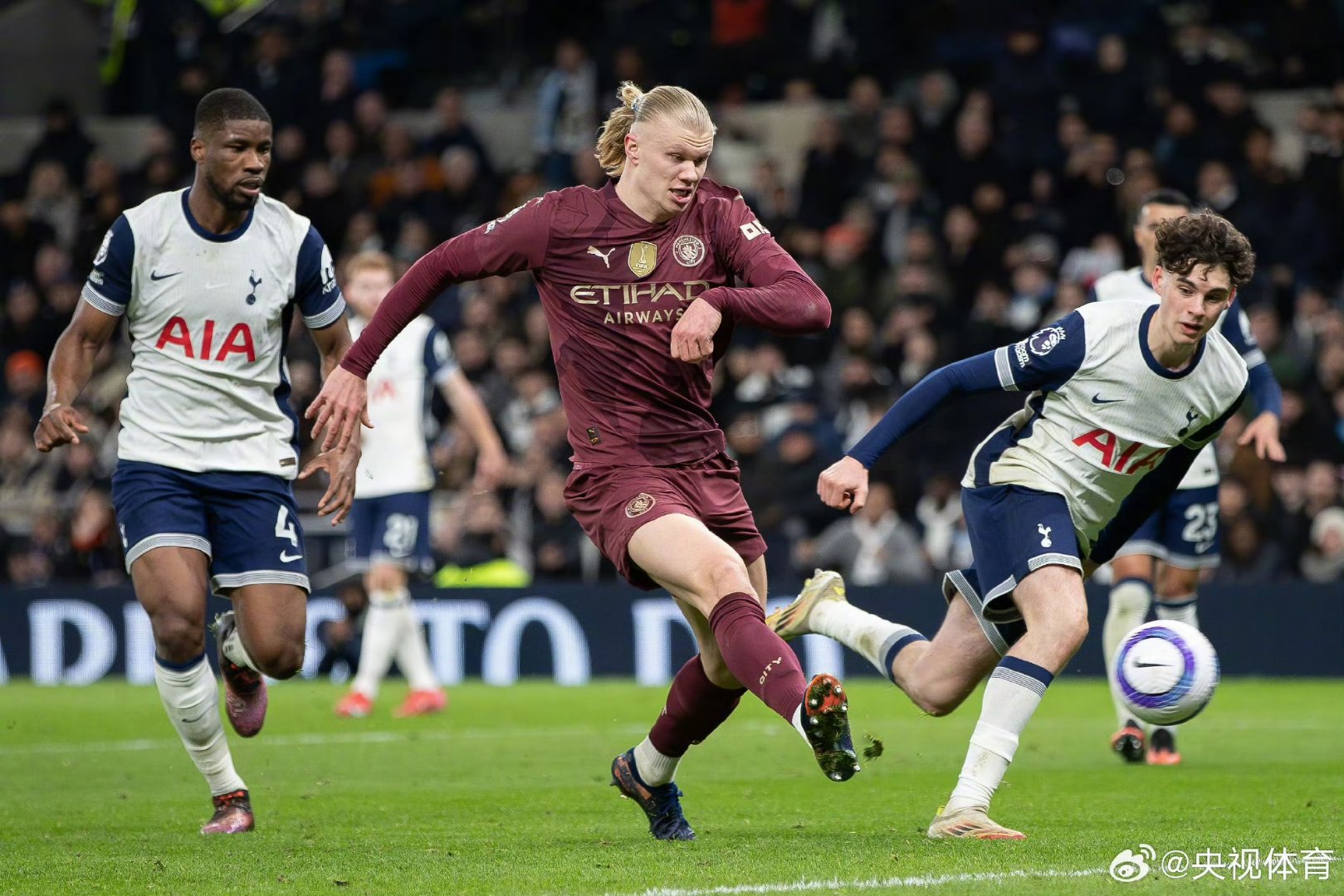 曼联客场力克富勒姆，保持不败纪录