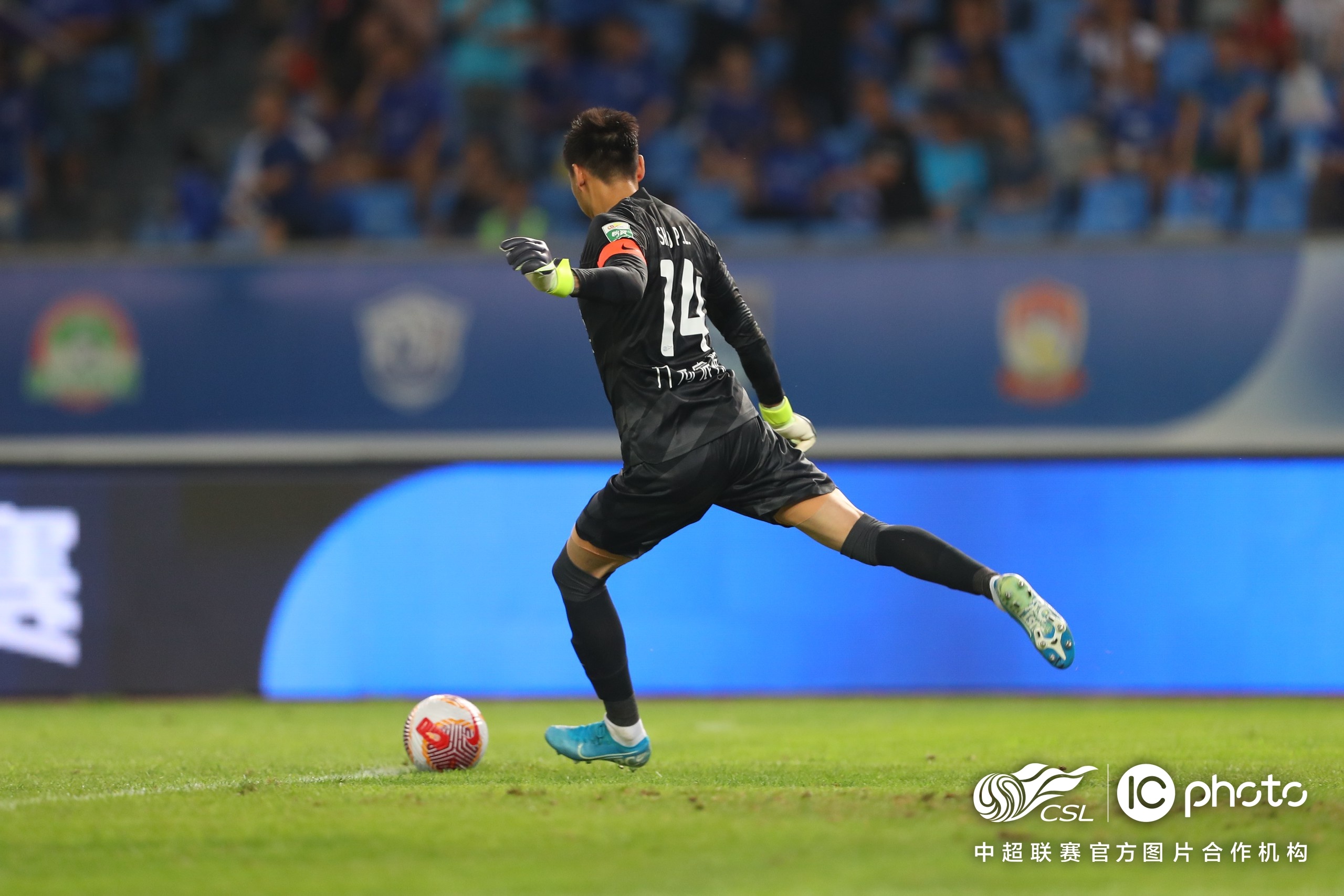 出色表现受瞩目，成为球队贡献者