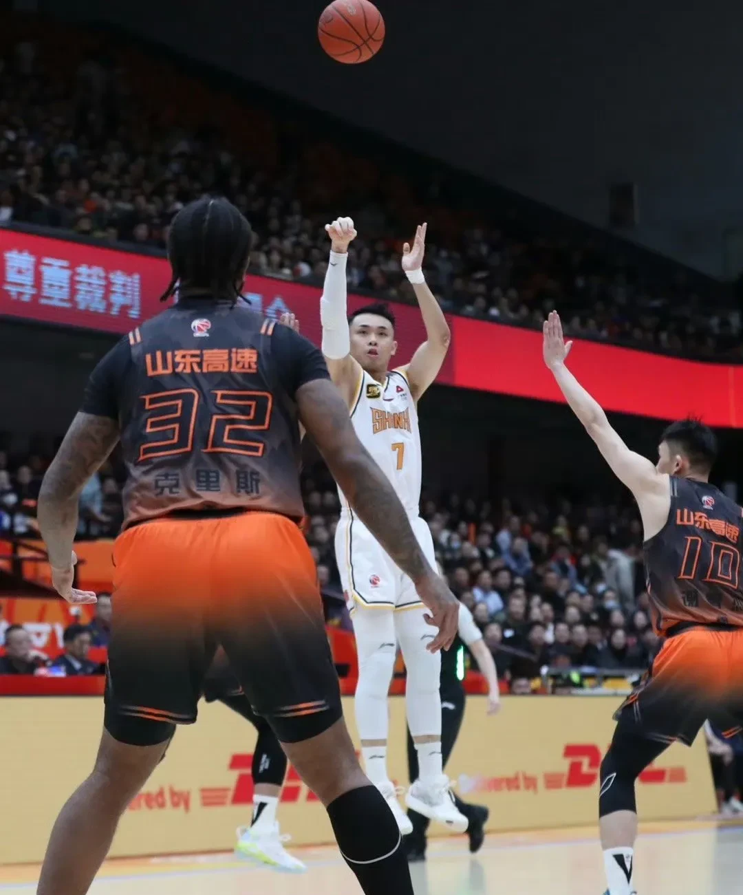 山东男篮士气高涨,冲击常规赛前三 山东男篮士气高涨,冲击常规赛前三