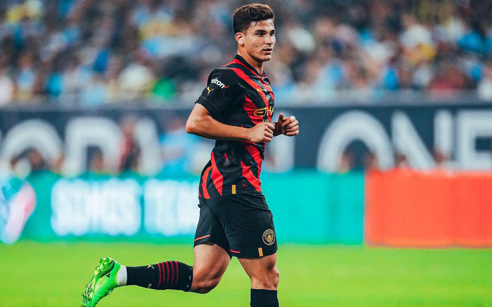 那不勒斯横扫巴西，阿尔瓦雷斯高光表现