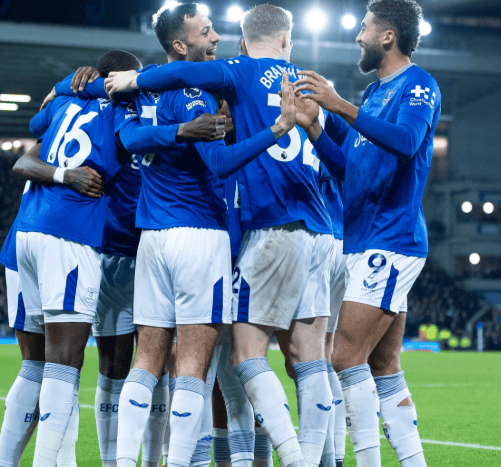 狼队客场惨遭埃弗顿横扫，英超前景蒙上阴影