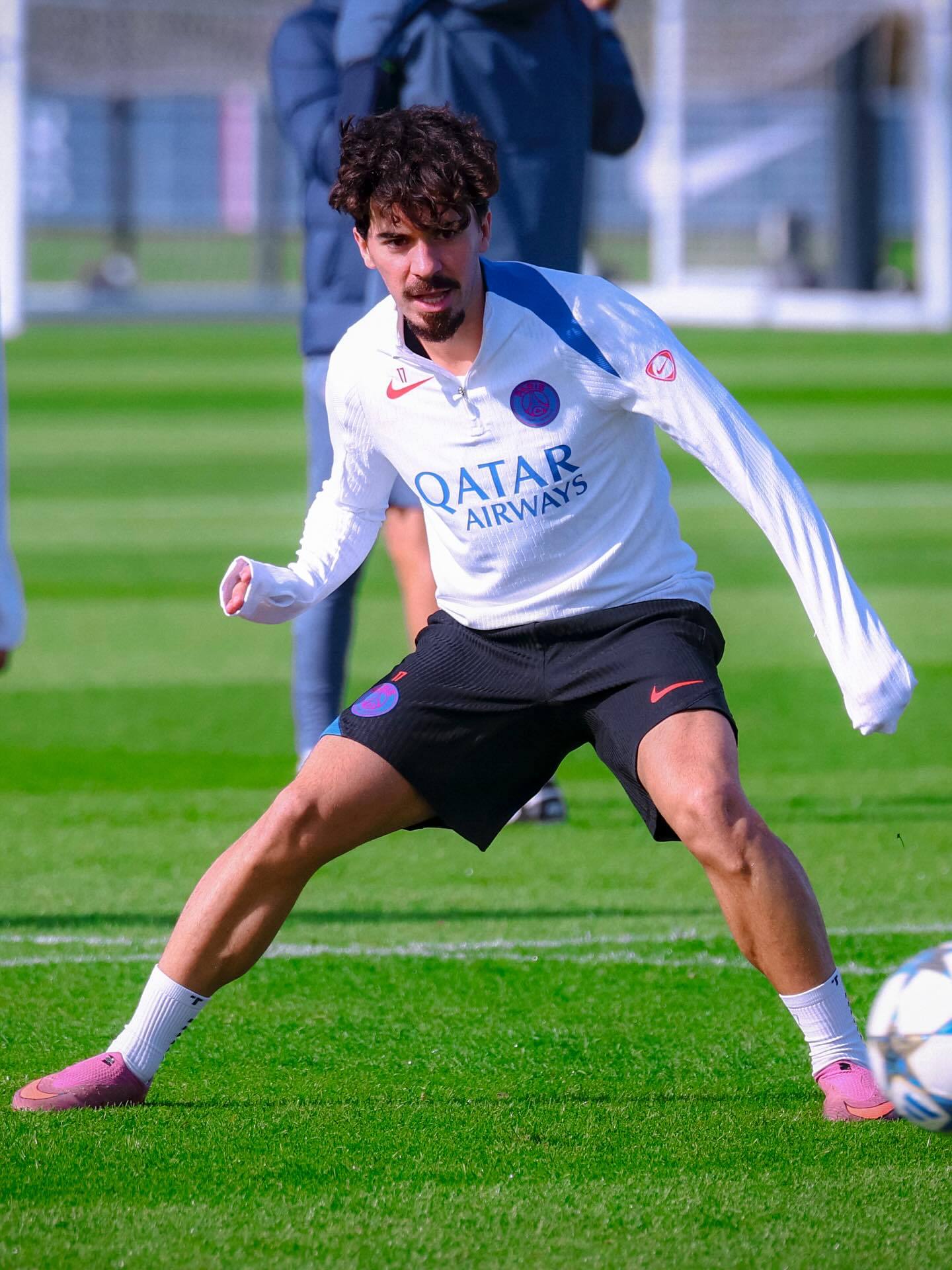 巴黎圣日耳曼艰难取胜稳居积分榜前列